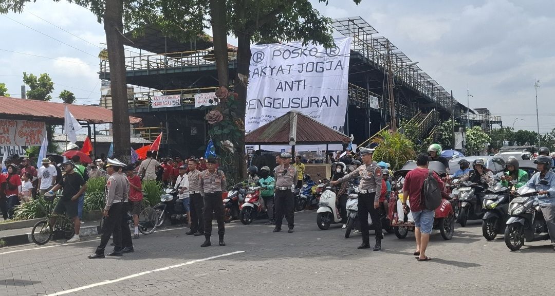 Peringatan Hari Buruh Internasional di Yogyakart Sebanyak 1.114 Personil TNI - POLRI Amankan Massa Aksi