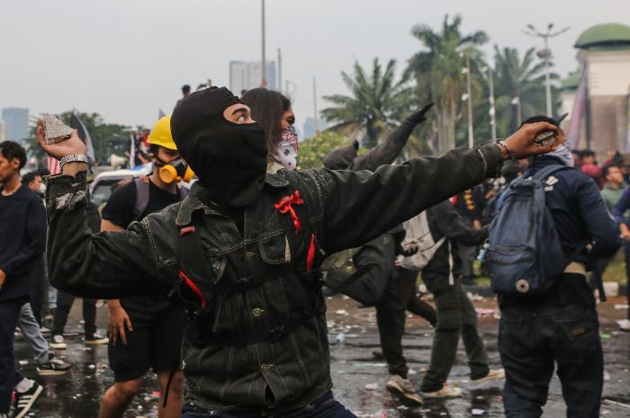 Aksi Buruh Ricuh di Depan Gedung DPR RI saat May Day, Belasan Orang Diamankan Polisi