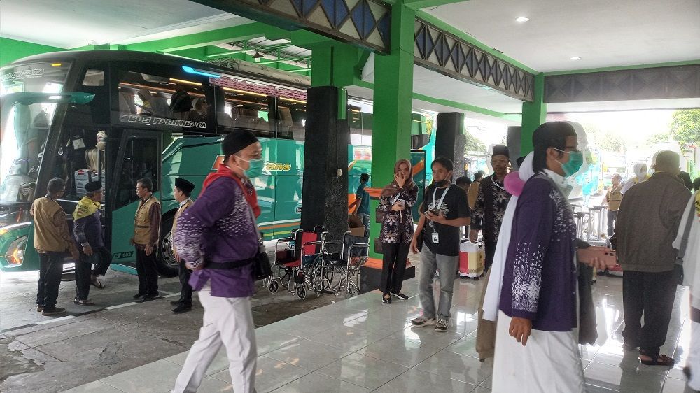  Jelang Terbang Ke Jedah Arab Saudi, Jamaah Haji Boyolali Siap Berbenah dan mengurus Kopernya