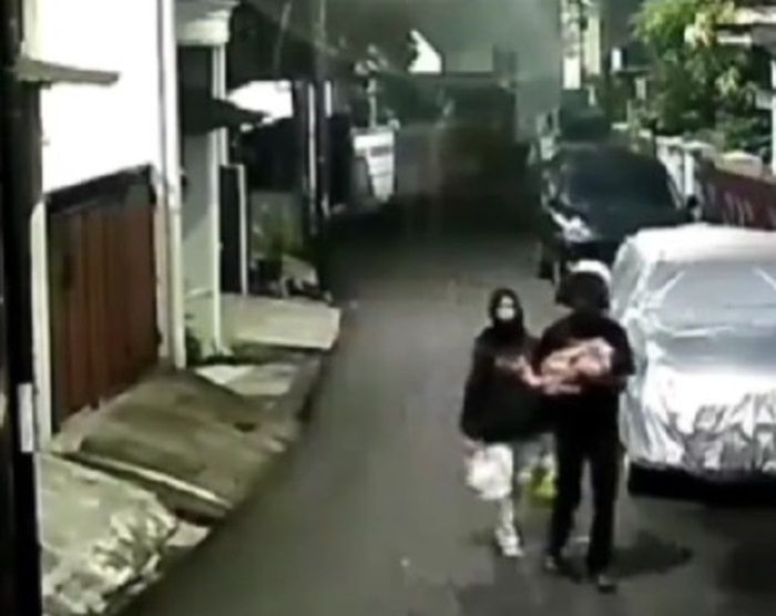 Viral Sejoli Buang Bayi di Depan Rumah Warga di Pulogadung, Kedua Pelaku Langsung Diringkus Polisi