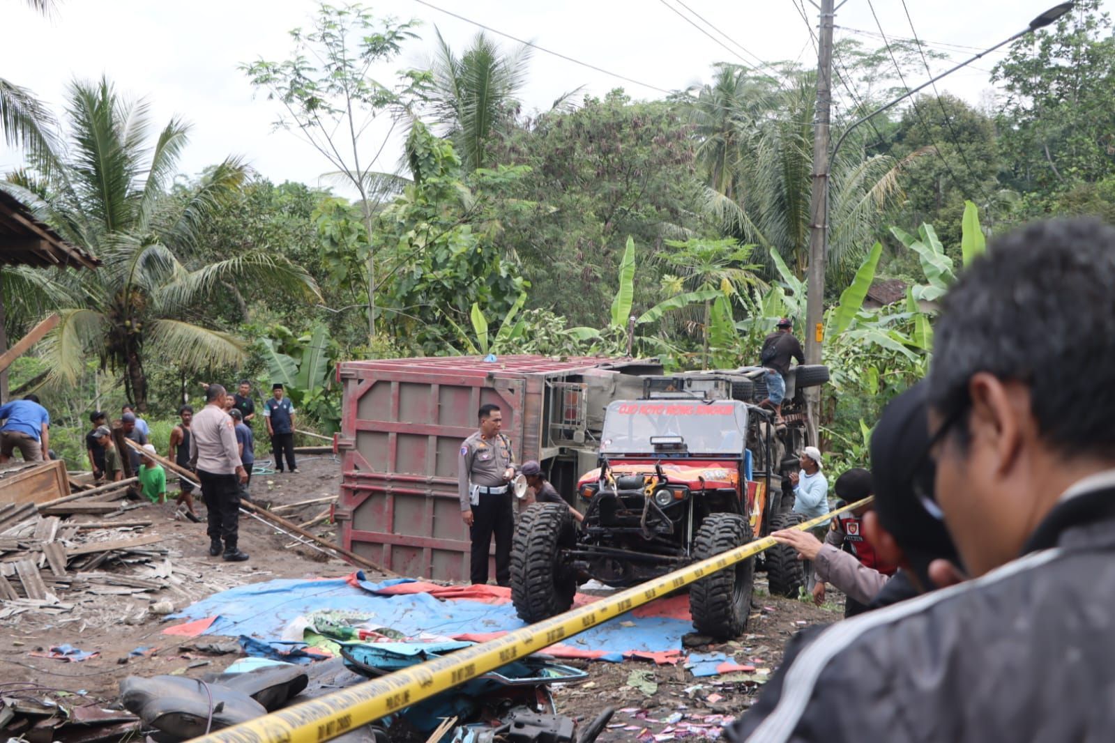 Kecelakaan Maut Truk Hajar Angkot di Purworejo, 11 Orang Tewas