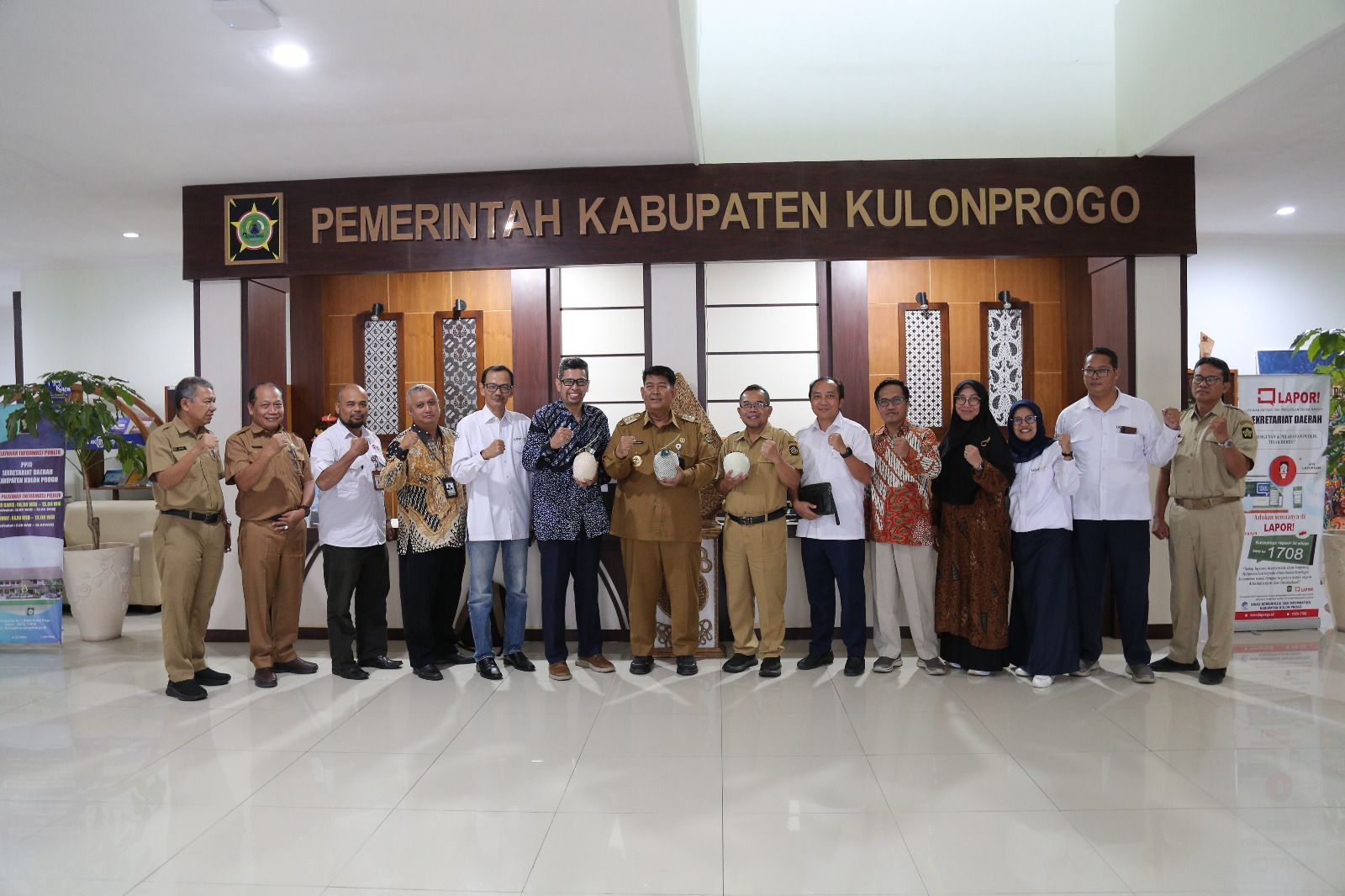 UGM Dongkrak Pertanian Kulon Progo Melalui Budidaya Melon Premium