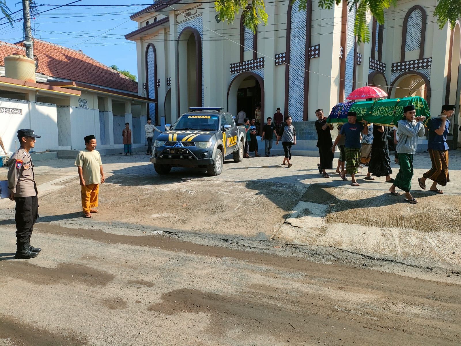 Urusan Percintaan Kandas, Pemuda di Jember Gantung Diri di Pohon Mangga  