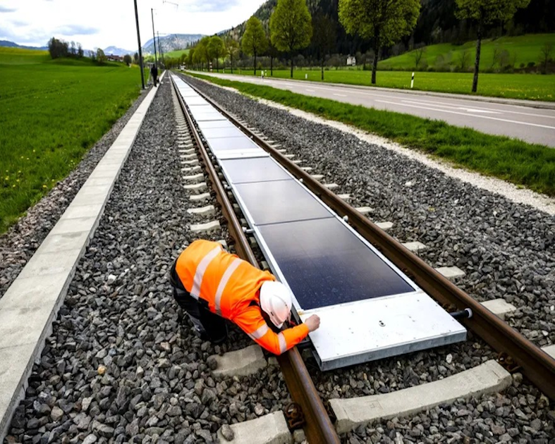 Swiss Pasang Panel Surya di Rel Kereta, Apakah Indonesia Selanjutnya?