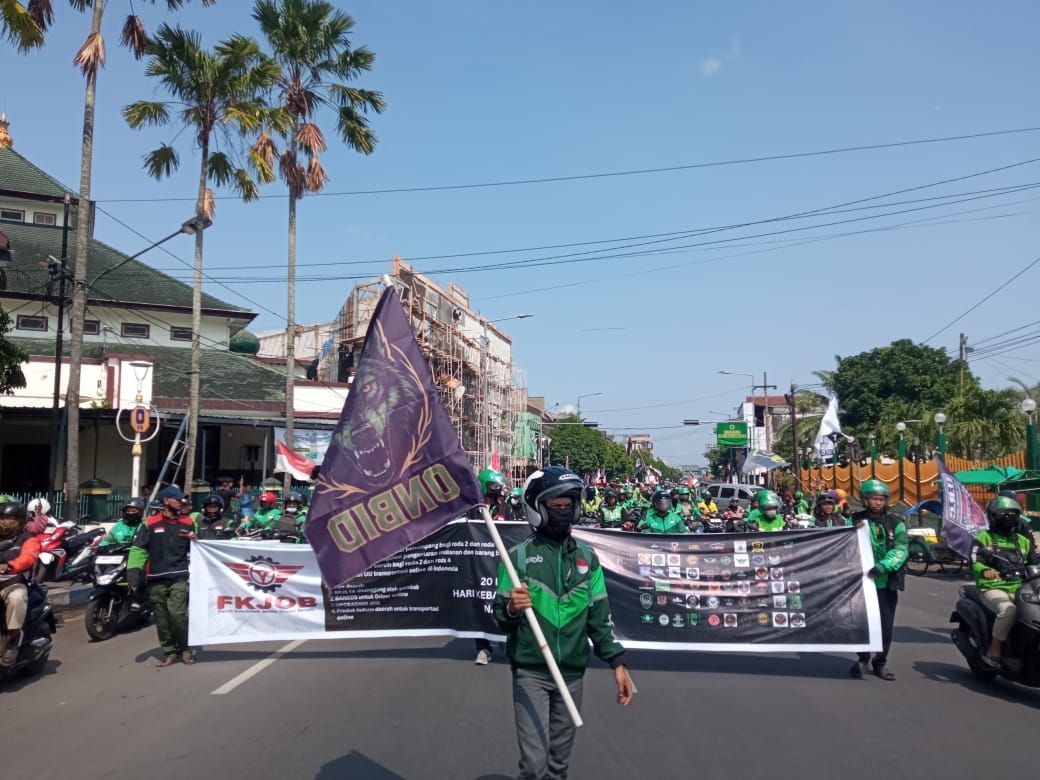  Ribuan Driver Ojek Online Kepung Kantor Pemkab Jember, Tuntut Perbaikan Kesejahteraan