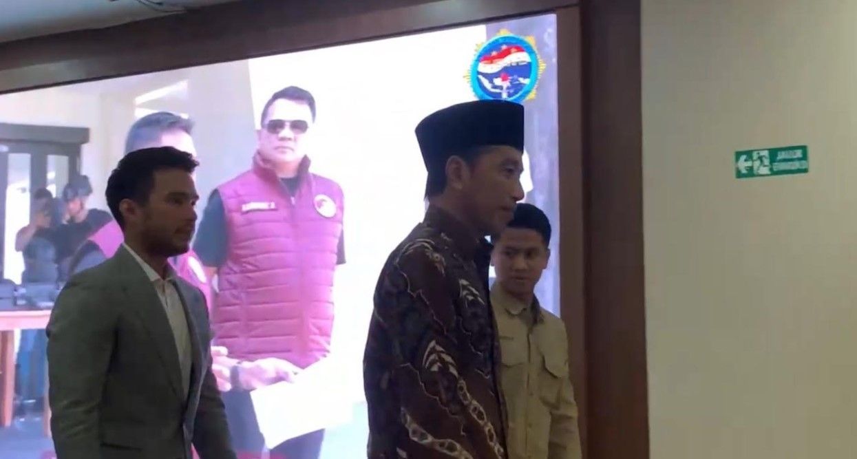Tiba di Bareskrim, Jokowi Umbar Senyum Sebelum Diperiksa Kasus Ijazah Palsu