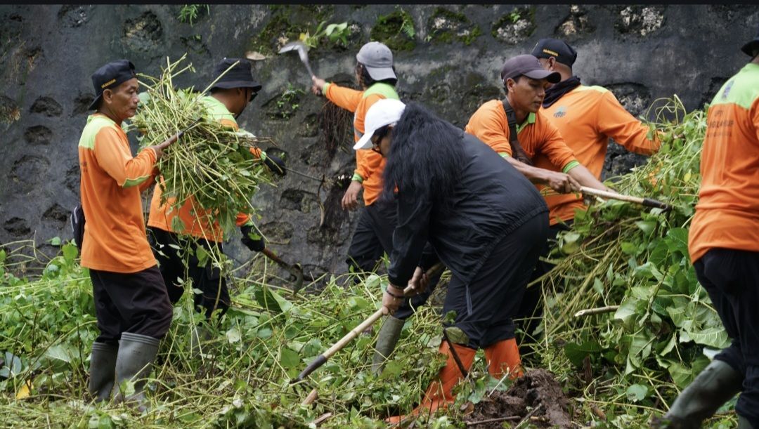 Usai Kegiatan 'Jumat Bersih', Bupati Endah Akan Lakukan Penataan Bangunan di Kawasan Pantai Drini