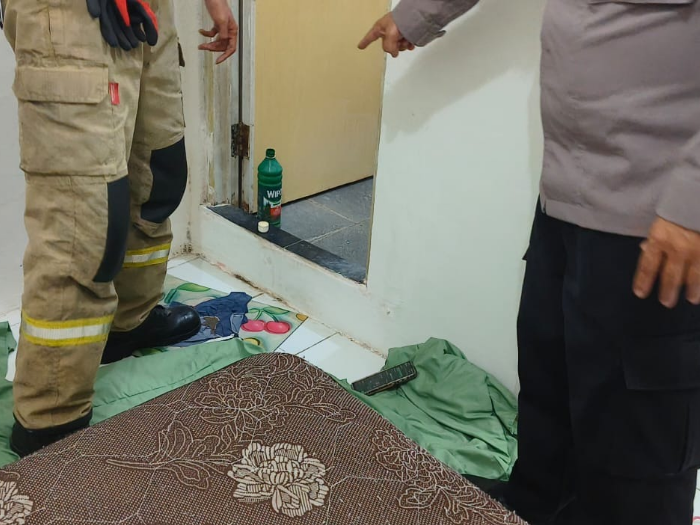 Curhat ke Damkar Ingin Bunuh Diri, Perempuan Ini Ditemukan Terkapar Usai Tenggak Cairan Pembersih Toilet