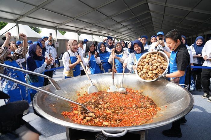 PNM Berbagi 1.000 Makanan Kolaborasi bareng Bobon Santoso