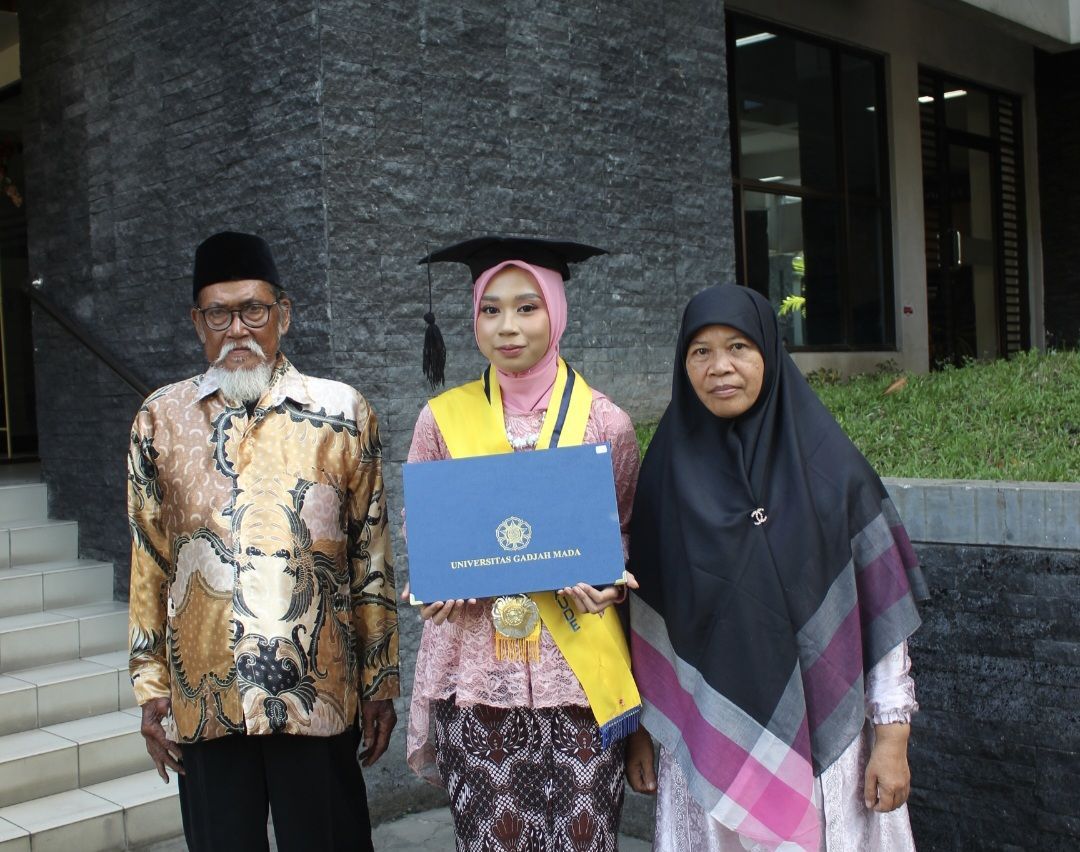 Cerita Yunita Nur Aziza, Mahasiswi yang Berhasil Lulus S1 Tercepat di UGM 