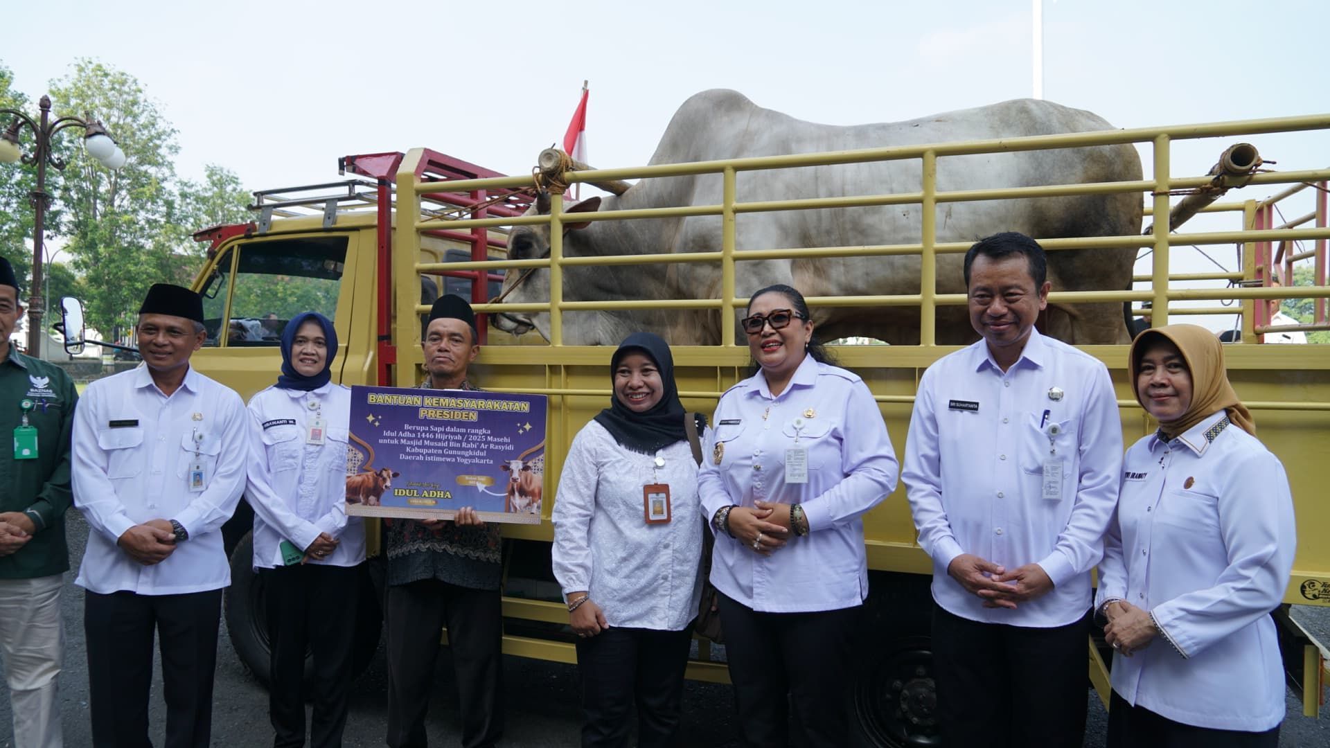 Jelang Idul Adha 2025, Bupati Gunungkidul Endah Serahkan Bantuan Puluhan Hewan Qurban