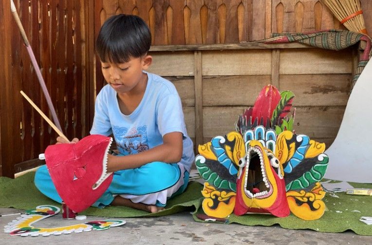 Keren! Bocah SD di Banyuwangi Ini Raup Cuan dari Hobi Bikin Kostum Jaranan dan Barong