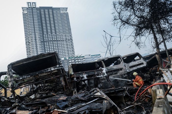 Imbas Kebakaran Terminal Rawa Buaya, 20 Bus TransJakarta Ludes Terbakar
