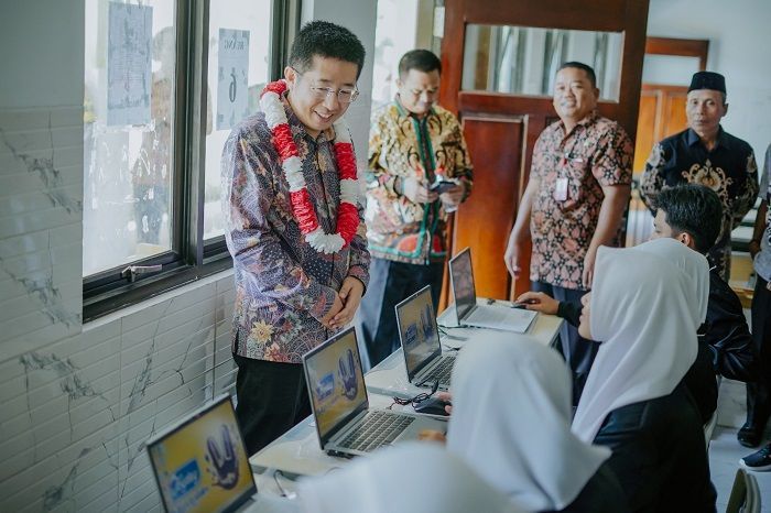 Sekolah Serba Digital, MTS di Cikarang yang Kekurangan Laptop kini Dapat Bantuan