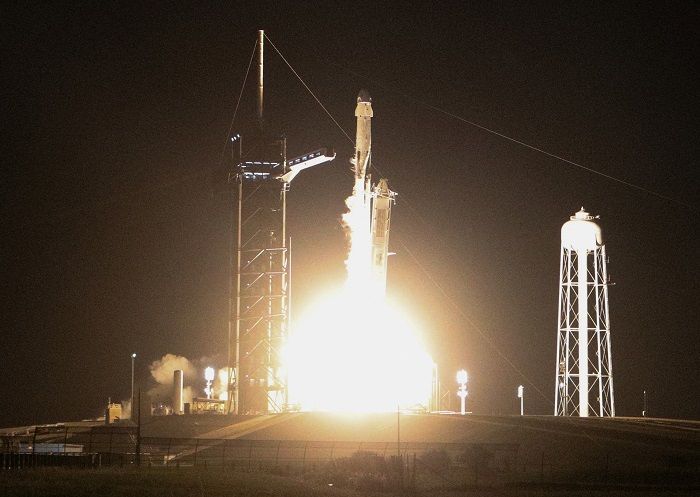 SpaceX Sukses Terbangkan Empat Astronot ke ISS dengan Roket Falcon 9