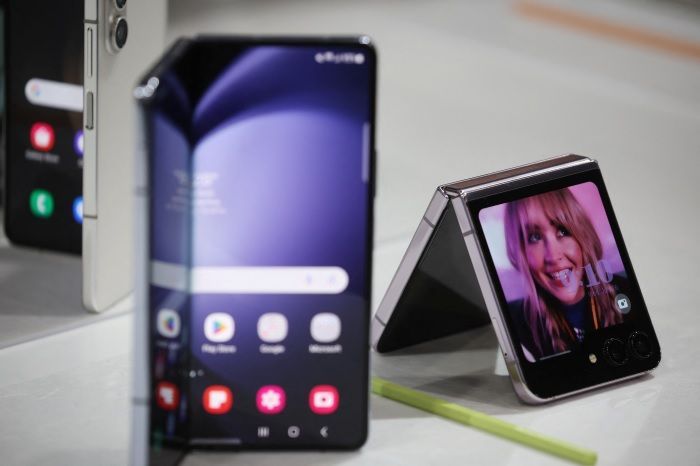 Samsung Targetkan 20 Juta Penjualan HP Lipat pada 2024