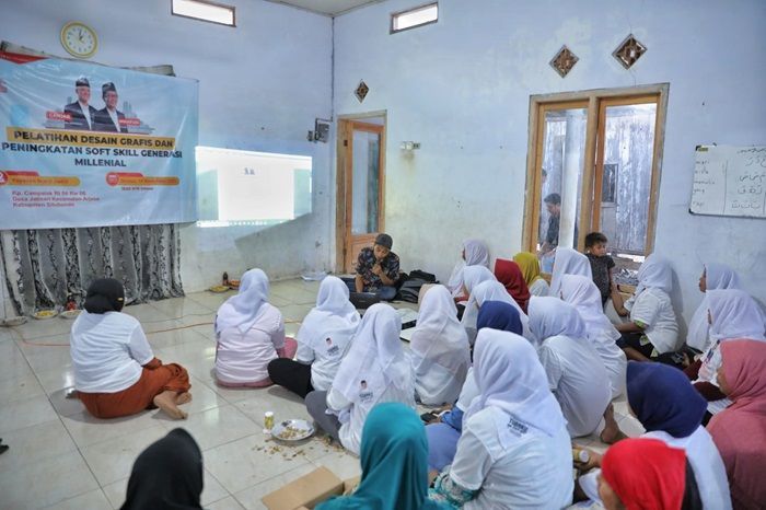 Gelar Pelatihan Desain Grafis, Gus-Gus Ganjar Dorong Masyarakat Situbondo Melek Digital