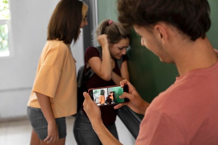 Membangun Kesadaran Digital: Cara Efektif Mengatasi Cyberbullying di Media Sosial