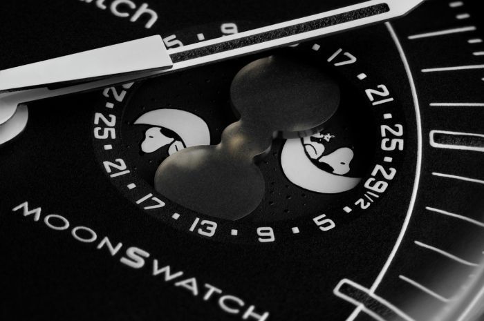 BIOCERAMIC MOONSWATCH, Jam Tangan dengan Dial Fase Bulan