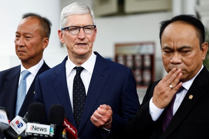 Tim Cook Pertimbangkan Buka Pabrik Produksi Apple di Indonesia