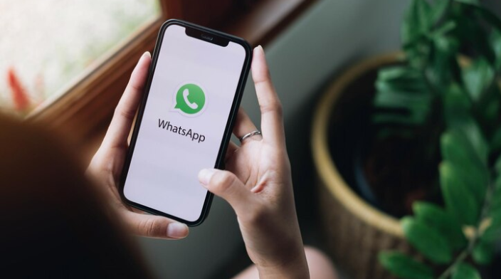 Dear Secret Admirer, Ini Dia Cara Melihat Status WhatsApp Orang Lain Tanpa Diketahui!