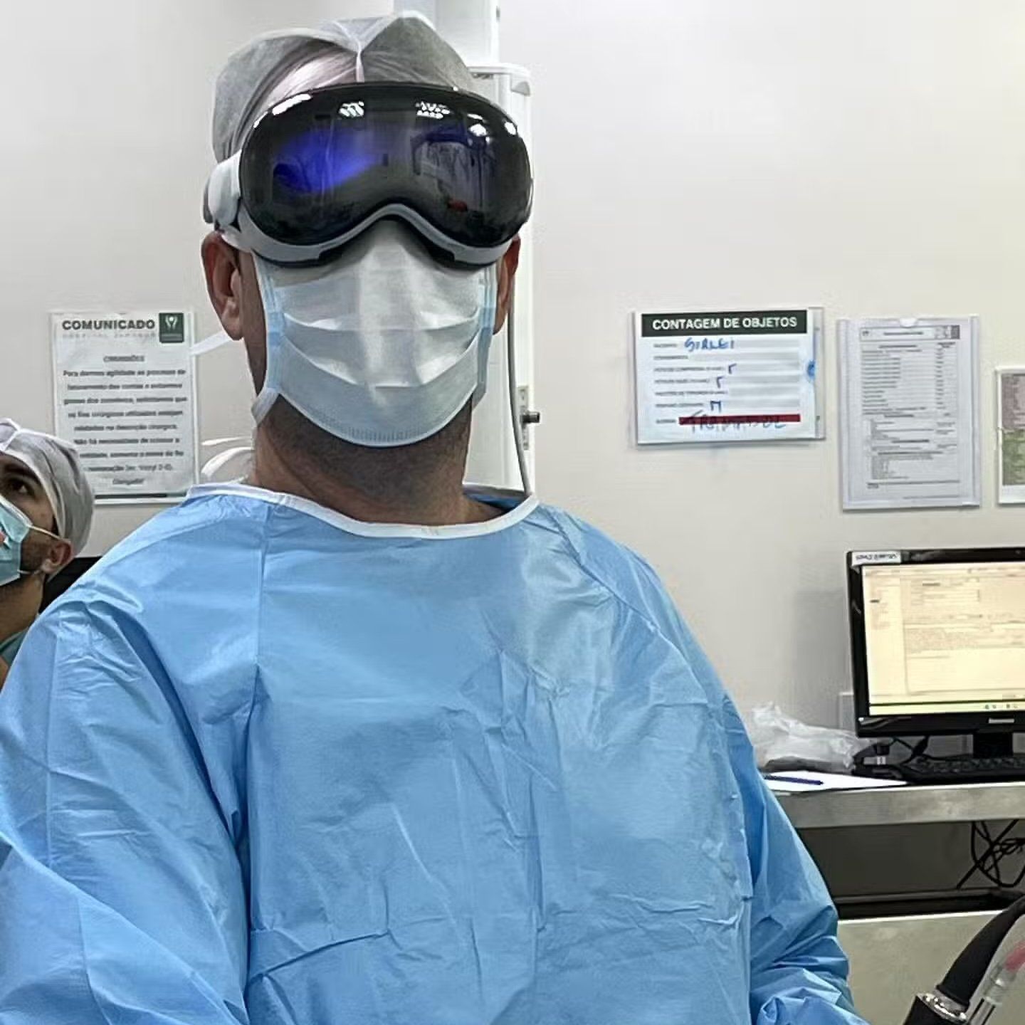 Dokter Ortopedi di Brasil Pakai Apple Vision Pro Untuk Proses Operasi