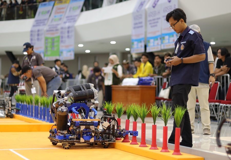 142 Tim Adu Jago di Kontes Robot Indonesia 2024!