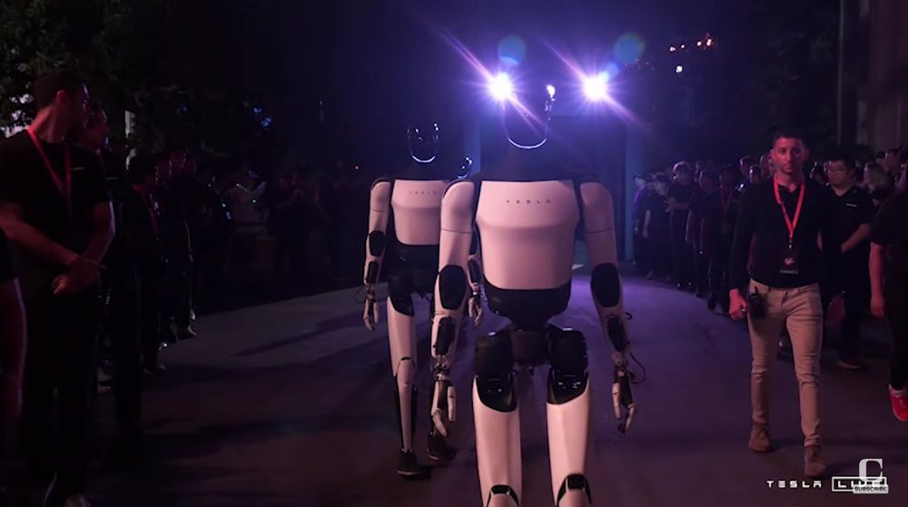 Elon Musk Perkenalkan 'CyberCab' yang Bisa Mengemudi Sendiri di Acara Tesla: Ada Robot Nari Sambil Suguhkan Minuman