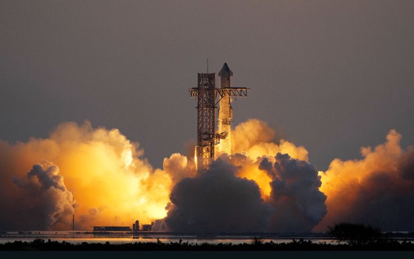 Starship Milik SpaceX Sukses Uji Terbang, Pendorong Berhasil Ditangkap Kembali dengan Lengan Mekanis