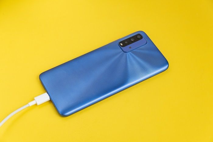 5 Tips Aman Charge HP dan Laptop Agar Awet, Apa Saja?