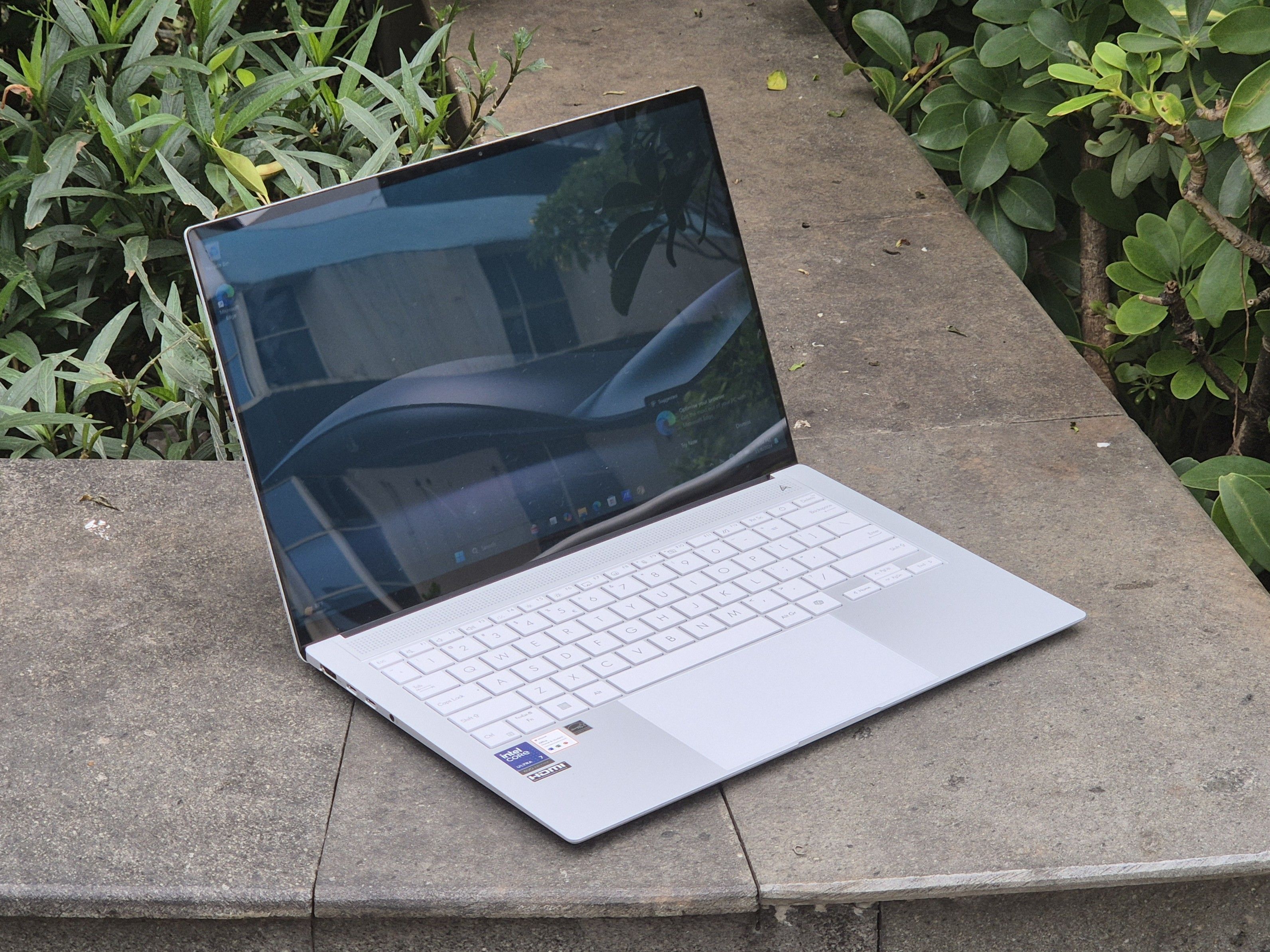 ASUS Zenbook S 14 OLED, si Tipis dengan Kinerja Oke: Intip Kelebihannya di Sini!