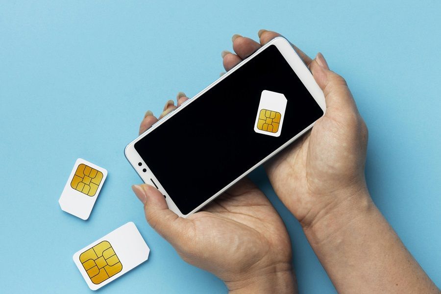 Bingung Aktivasi eSIM di iPhone? Ini Cara Mudahnya