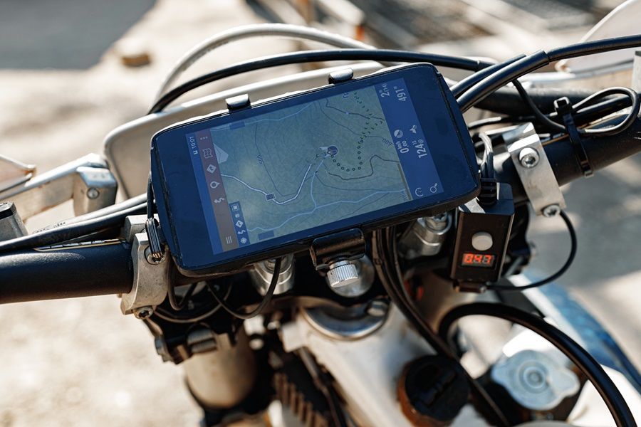 Awas! Ini Bahaya Meletakkan Hp di Holder Motor, Bisa Bikin Rusak