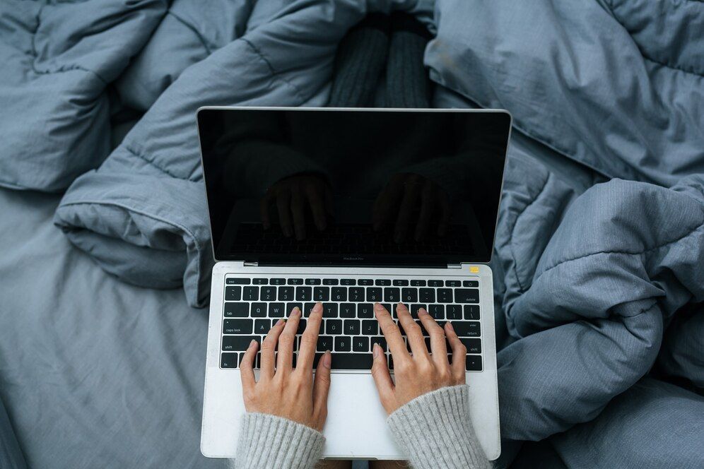 Awas! 9 Kebiasaan Ini Bisa Bikin Laptop Kamu “Tewas Muda”