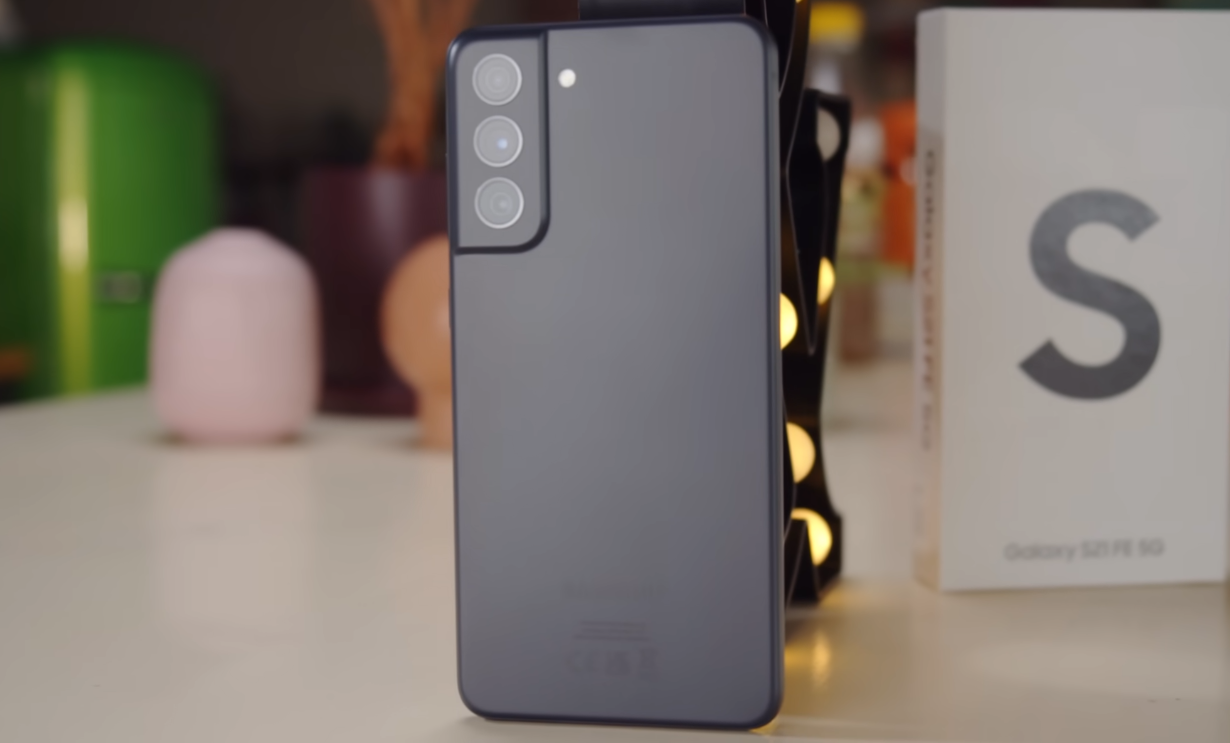 Samsung Galaxy S21 FE 5G di 2025 Masih Layak Diburu?