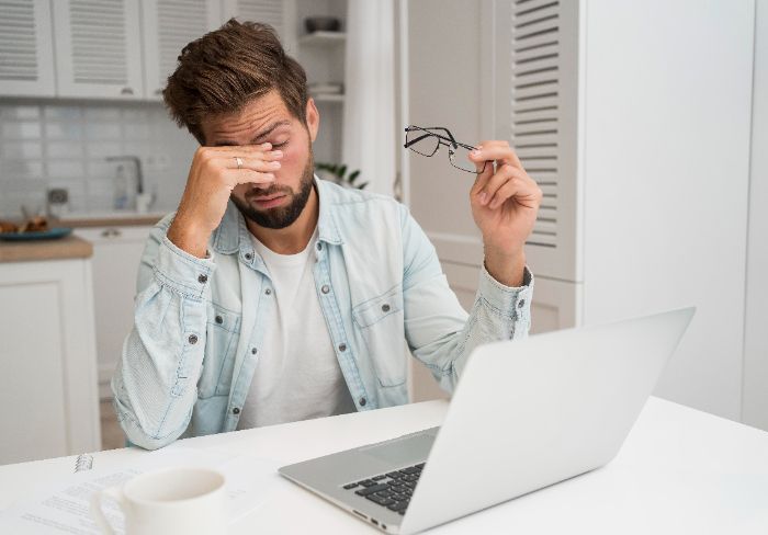 Sering Natap Gadget? Ini Cara Ampuh agar Mata Nggak Cepat Lelah!