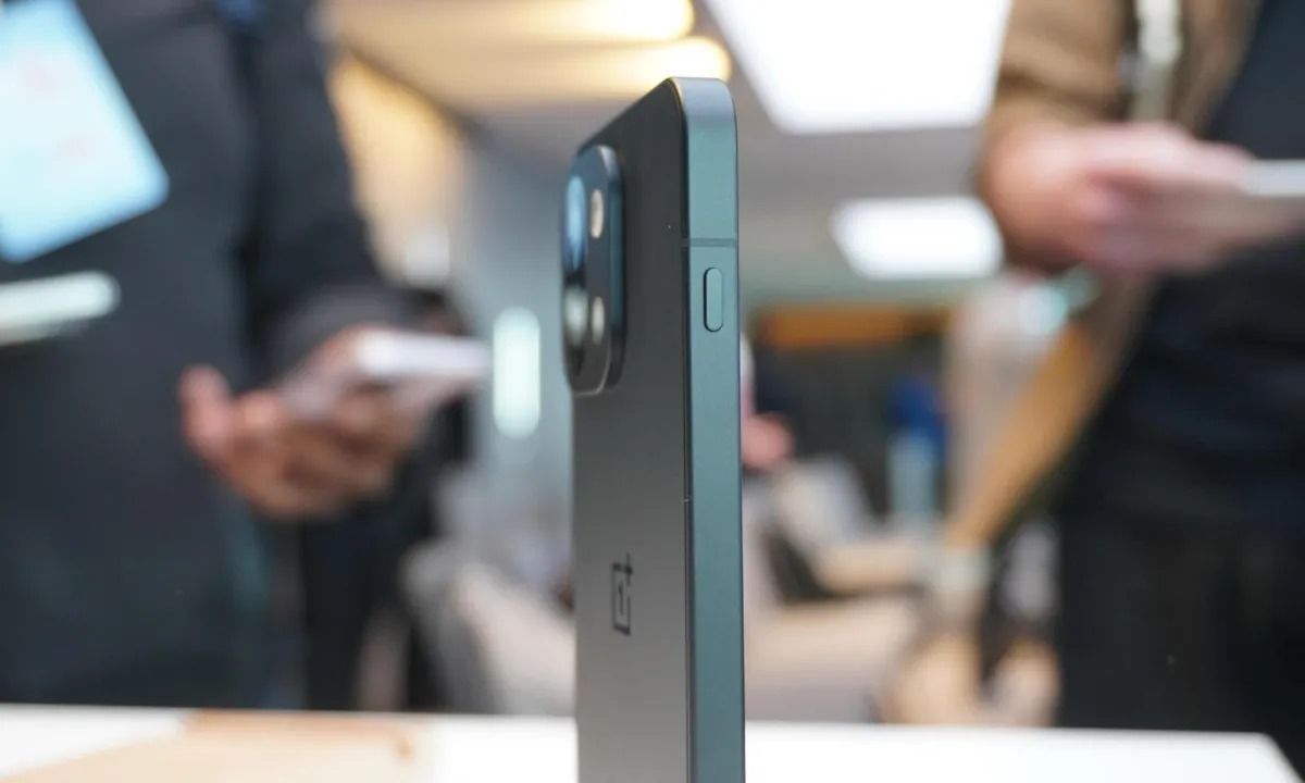 OnePlus 13s Tawarkan Banyak Fitur AI Praktis yang Belum Dimiliki Apple