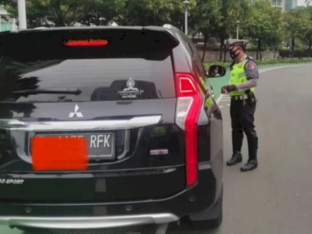 Pelat Khusus RF Kini Jadi Z, Ada Stiker yang Tak Bisa Dipalsukan!