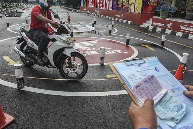 Urus SIM A Wajib Punya Sertifikat Mengemudi, Bagaimana dengan Pemohon SIM C?