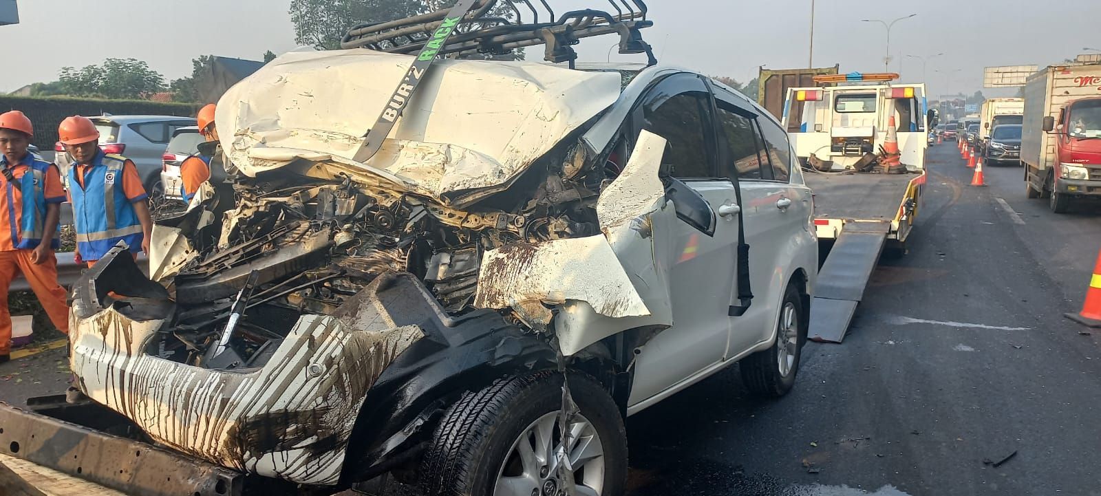 Kecelakaan Beruntun di Tol JORR Pagi Tadi, Truk Sampai Masuk Lawan Arah!