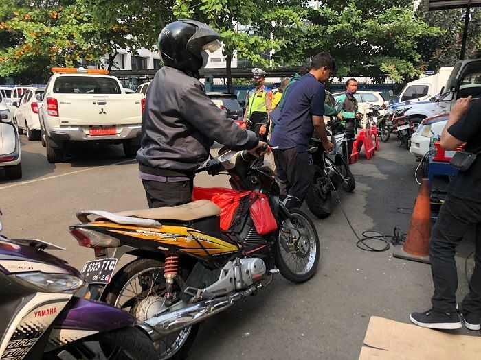 Curhat Pemotor Kena Tilang Uji Emisi di Jakarta: Padahal Baru Diservis!