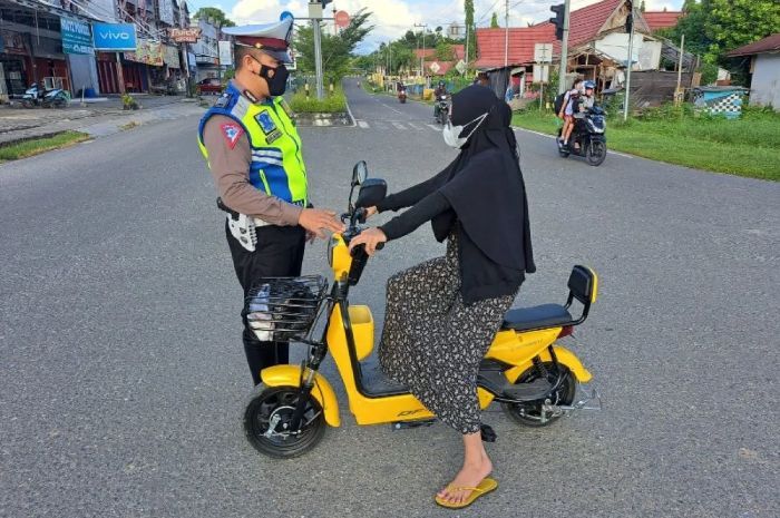 Rawan Kecelakaan, Polisi Larang Pengguna Sepeda Listrik Melintas di Jalan Raya