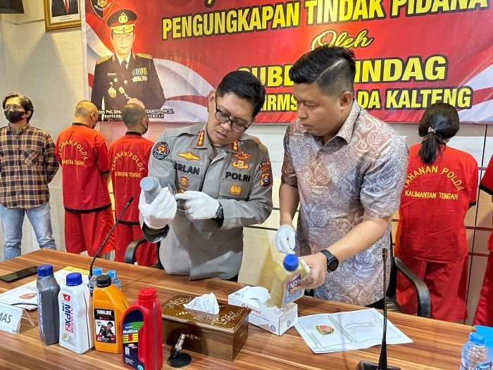 Polda Kalteng Sita 12 Ribu Lebih Botol Oli Palsu, Pemilik Toko Jadi Tersangka