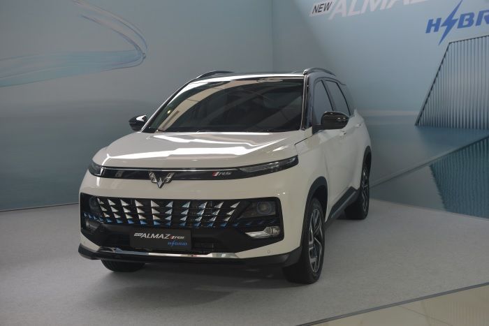 5 Kelebihan Wuling Almaz Hybrid Terbaru 2025: Body Besar, Irit BBM dan Banyak Fitur Canggih!