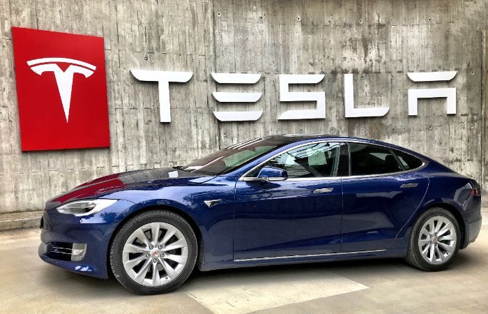 Tesla Tarik 2 Juta Kendaraan karena Masalah Keselamatan pada Mobil Otonom