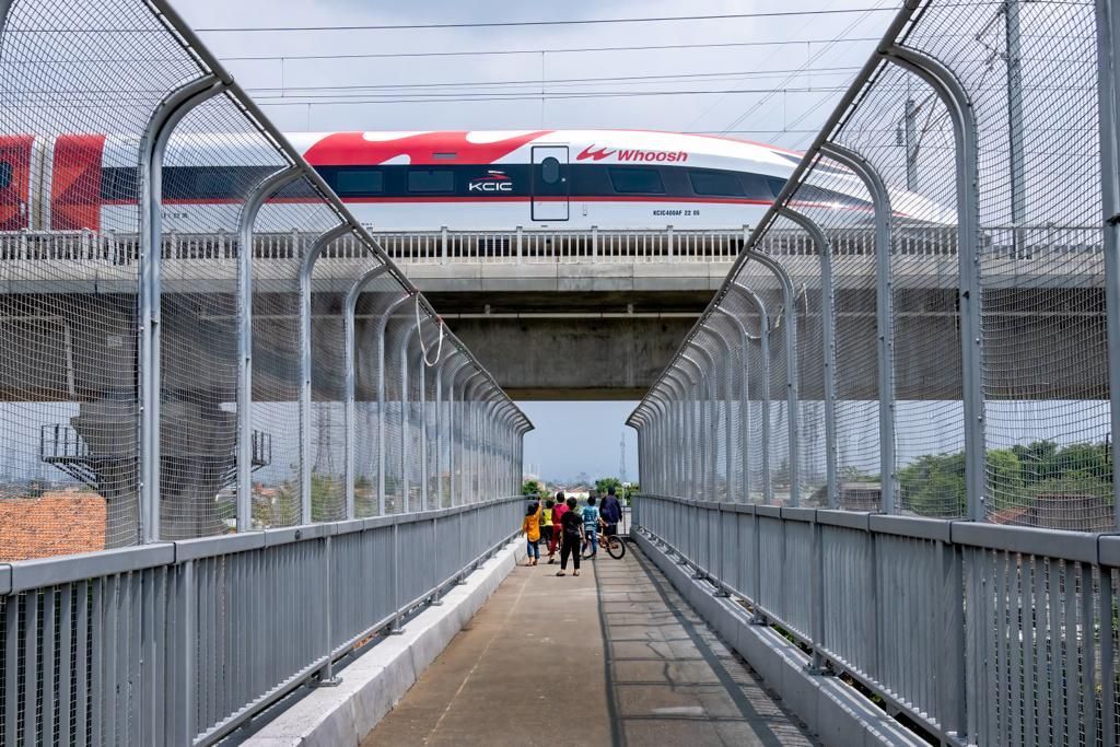 Baru 2 Bulan Beroperasi, Kereta Whoosh Sudah Digunakan 1 Juta Penumpang