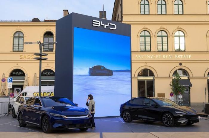 China Luncurkan Kendaraan Listrik: Harga Lebih Murah, Siap Menyaingi Tesla