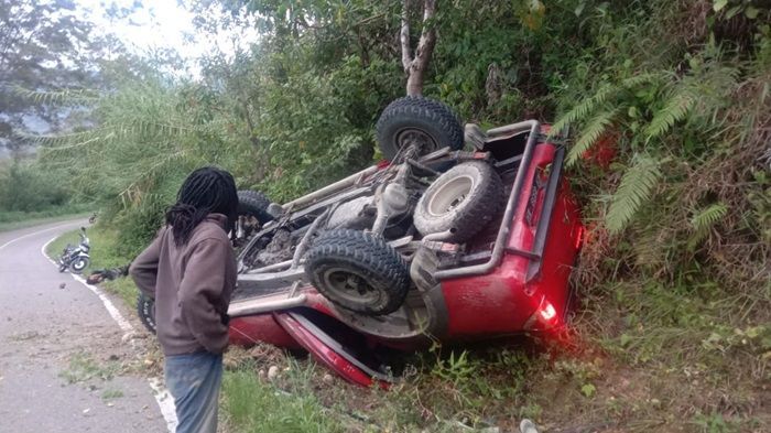 Brak! Mitsubishi Triton Alami Rem Blong di Turunan Distrik Piramid, 2 Tewas, Belasan Luka-Luka