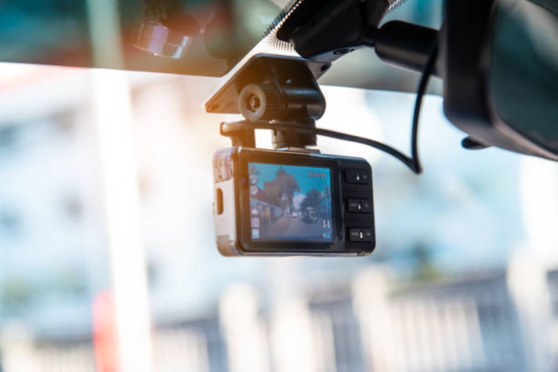 5 Alasan Kenapa Kamu Butuh Pasang Dashcam dalam Mobil