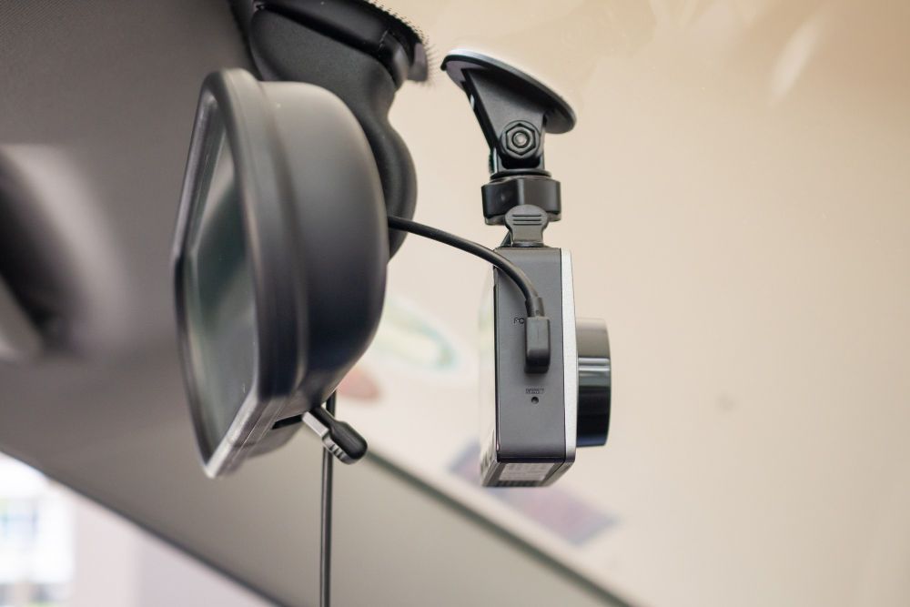 Pengertian dan Manfaat Pasang Dashcam Mobil yang Harus Kamu Ketahui!